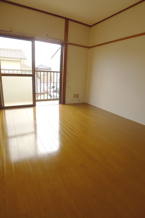 物件内観写真8　(室内からの展望)