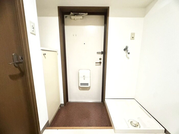 物件内観写真16　(玄関)