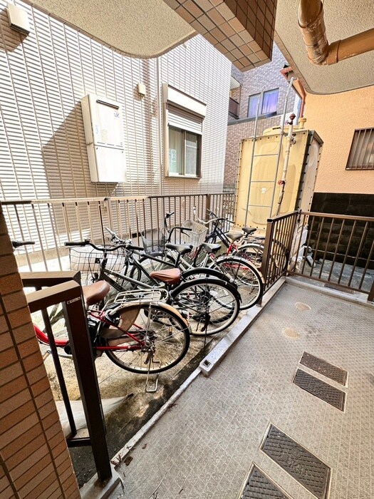 物件外観写真5　(駐輪場)