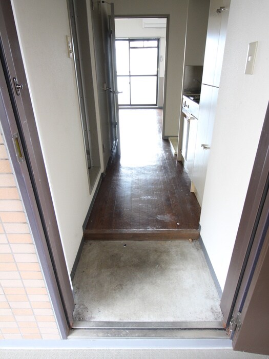 物件内観写真16　(玄関)