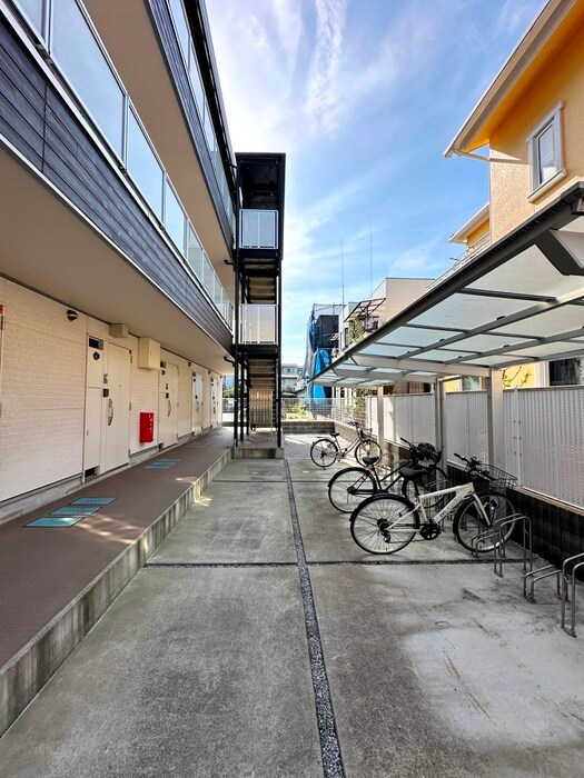 物件外観写真2　(エントランス部分)