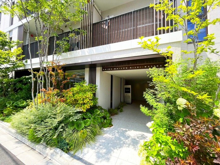 物件外観写真5　(エントランス部分)