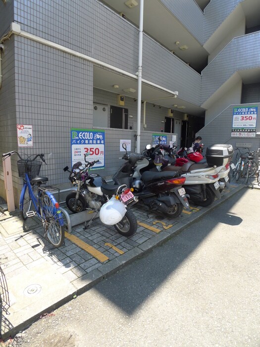 物件外観写真5　(駐車場)