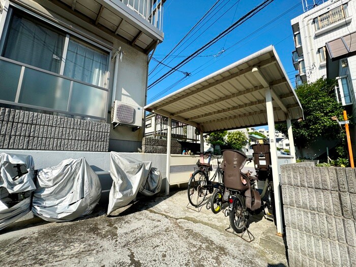 物件外観写真4　(駐輪場)