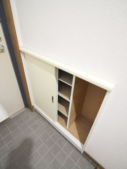 物件内観写真8　(靴箱)