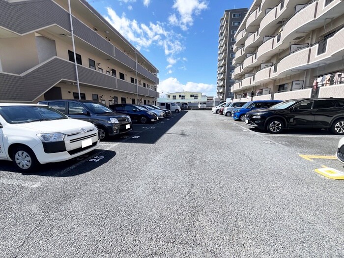 物件外観写真5　(駐車場)