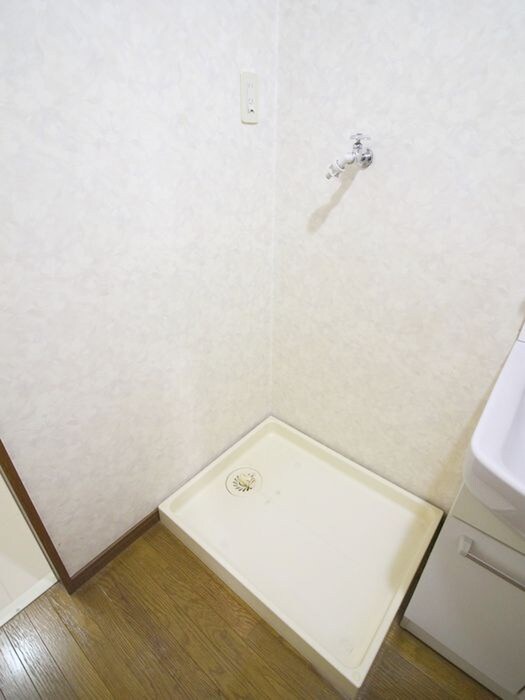 物件内観写真18　(洗濯機置場)