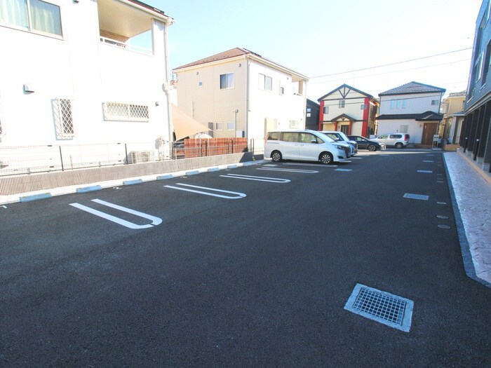 物件外観写真5　(駐車場)