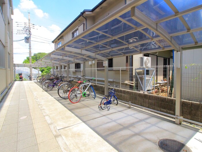 物件外観写真6　(駐輪場)