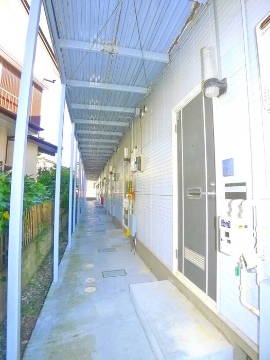 物件外観写真6　(エントランス部分)