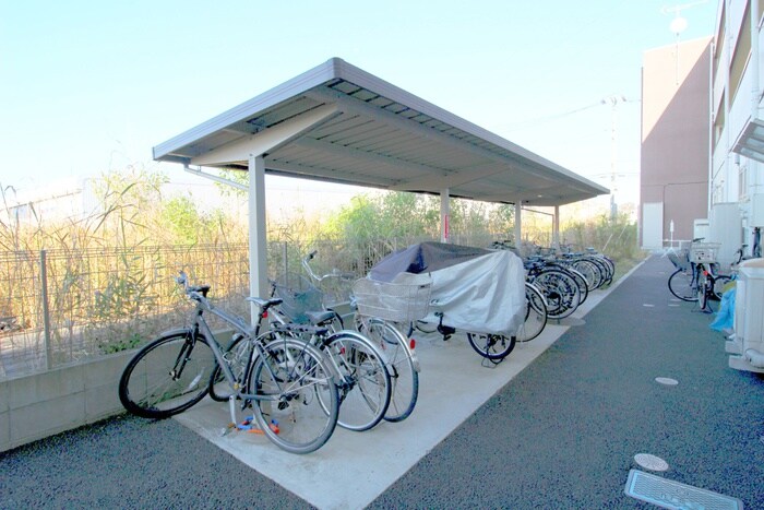 物件外観写真3　(駐輪場)