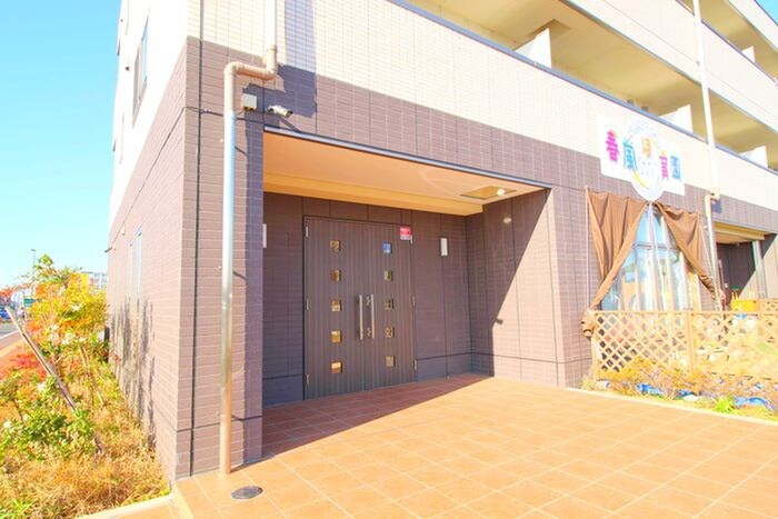 物件外観写真5　(エントランス部分)