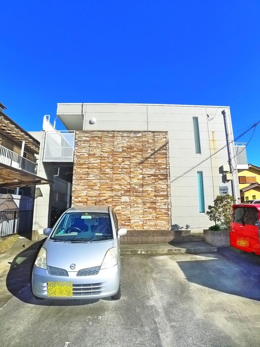 物件外観写真3　(エントランス部分)