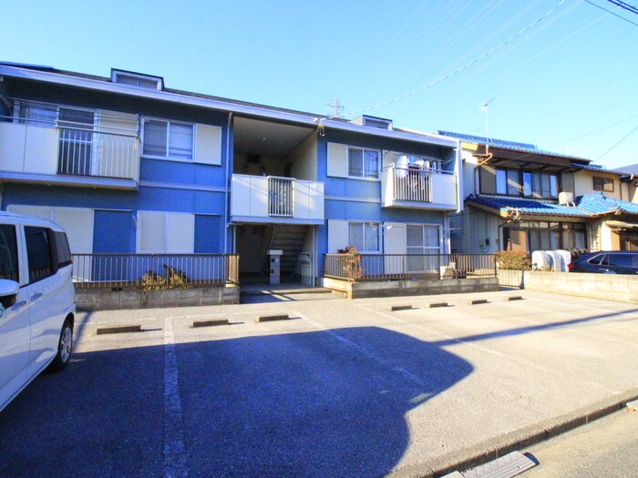 物件外観写真2　(駐車場)