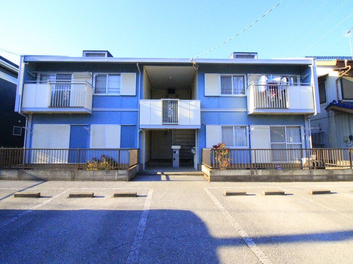 物件外観写真3　(エントランス部分)