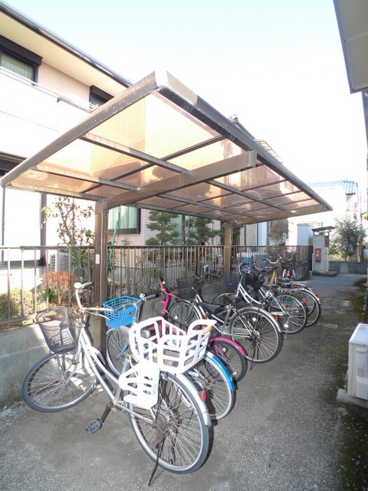 物件外観写真4　(駐輪場)