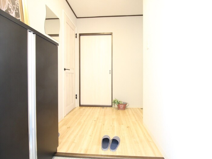 物件内観写真16　(玄関)