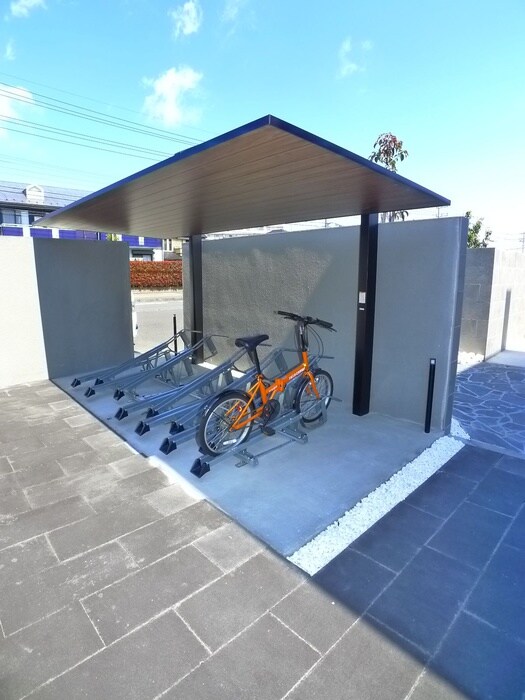 物件外観写真4　(駐輪場)