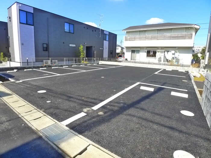 物件外観写真5　(駐車場)