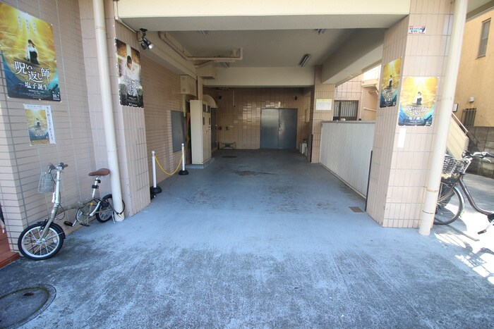 物件外観写真4　(駐車場)