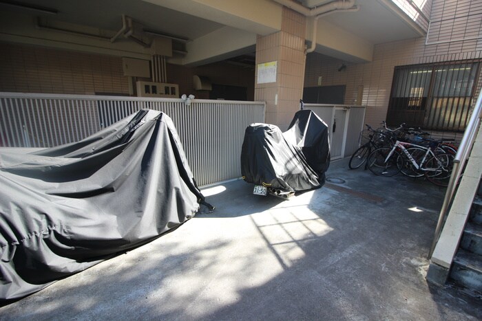 物件外観写真5　(駐輪場)