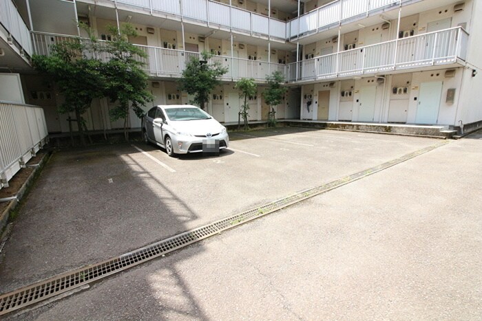 物件外観写真5　(駐車場)