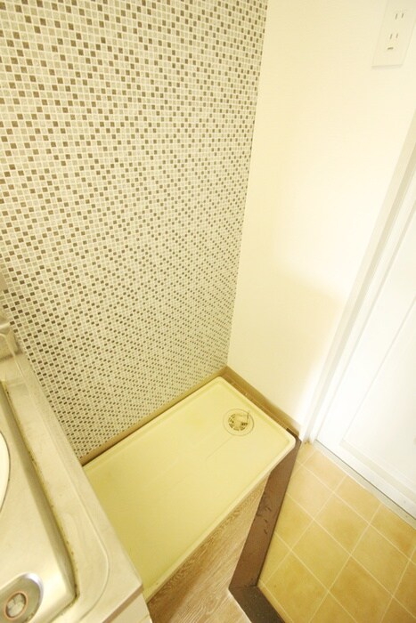 物件内観写真16　(洗濯機置場)