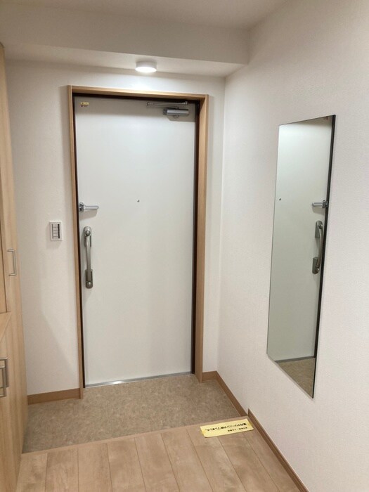 物件内観写真7　(玄関)