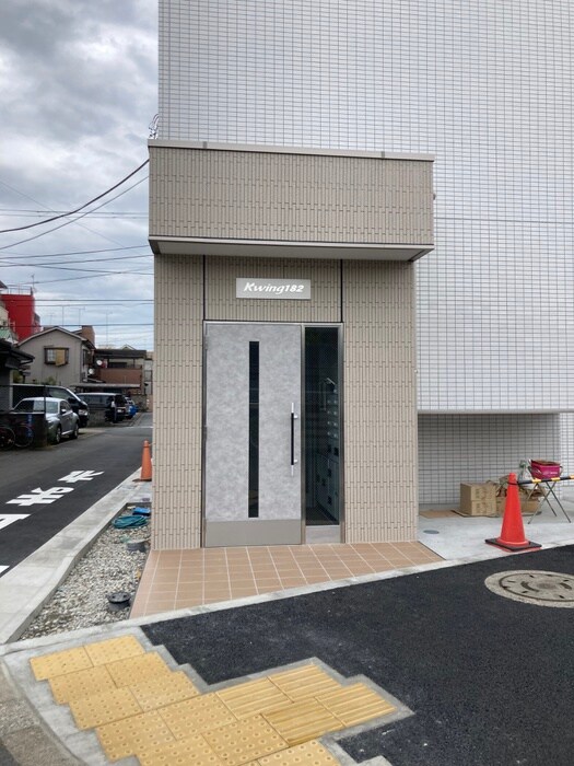 物件外観写真6　(エントランス部分)