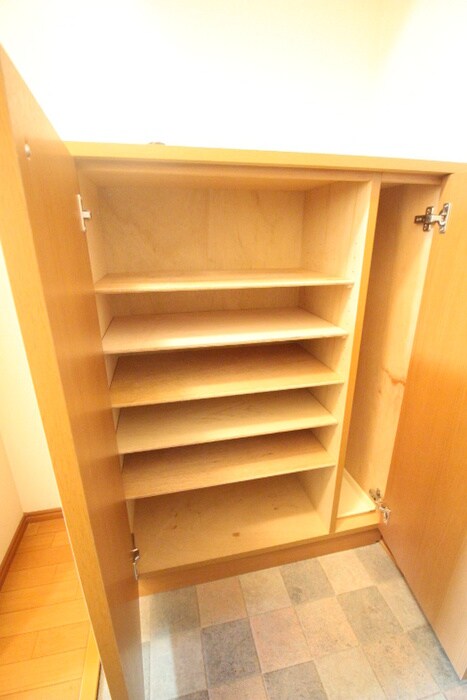 物件内観写真16　(靴箱)