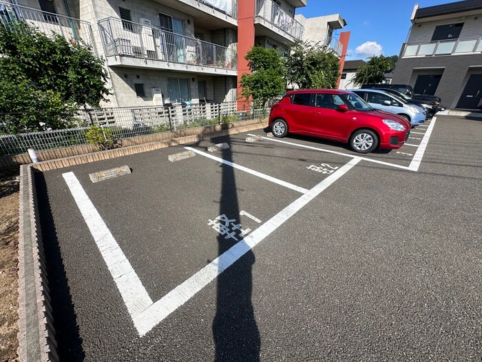 物件外観写真3　(駐車場)