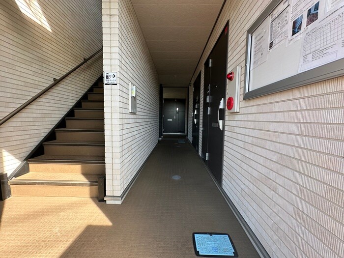 物件外観写真4　(エントランス部分)