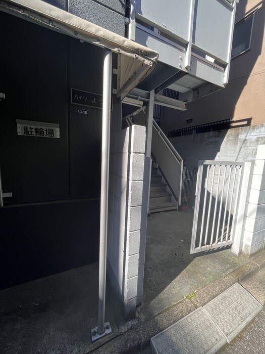 物件外観写真2　(エントランス部分)