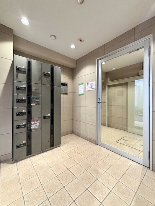 物件外観写真4　(エントランス部分)