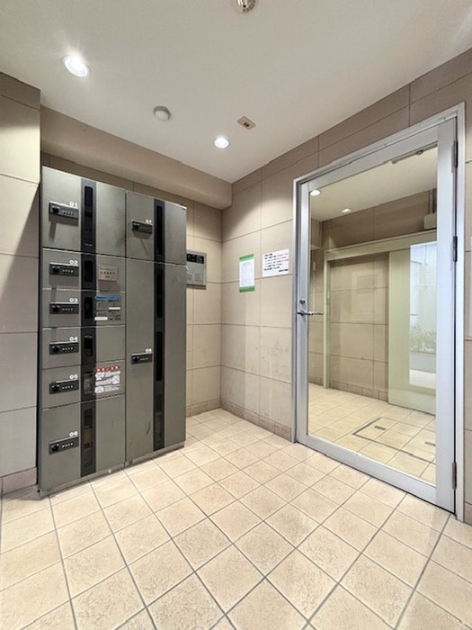 物件外観写真4　(エントランス部分)