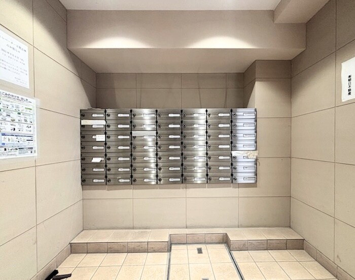 物件外観写真5　(エントランス部分)