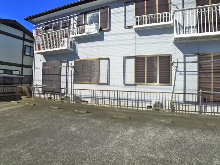 物件外観写真2　(駐車場)