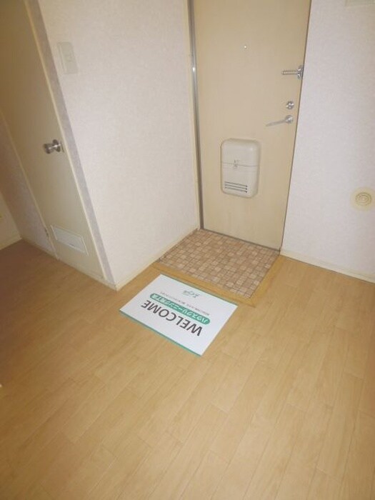 物件内観写真13　(玄関)