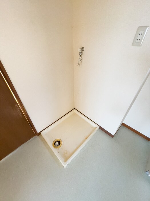 物件内観写真14　(洗濯機置場)