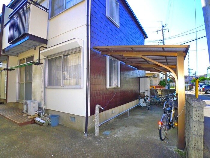 物件外観写真2　(駐輪場)