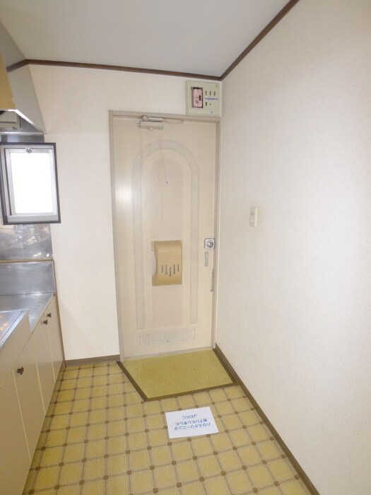 物件内観写真16　(玄関)