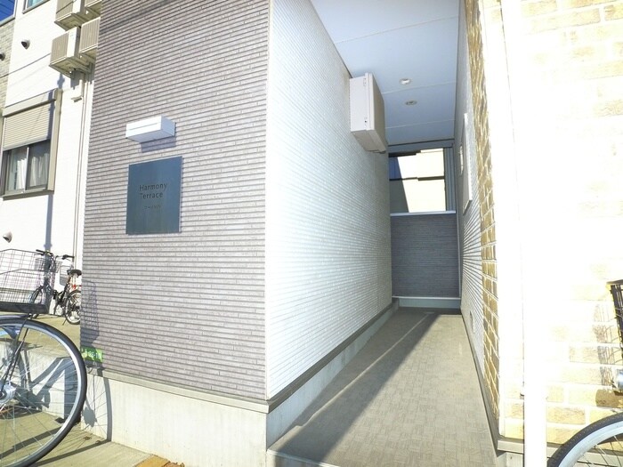 物件外観写真2　(エントランス部分)