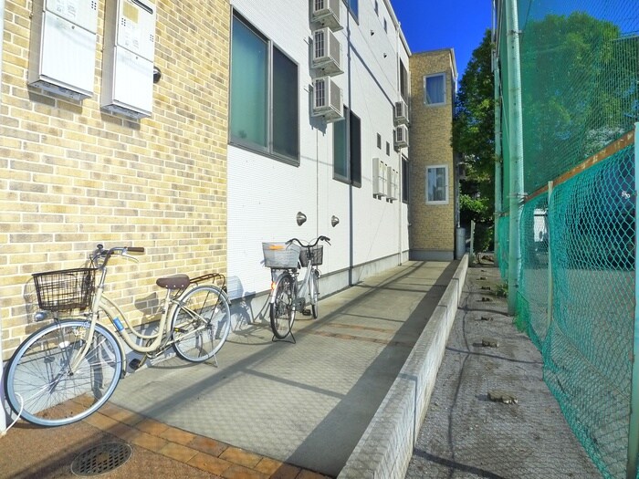 物件外観写真5　(駐輪場)