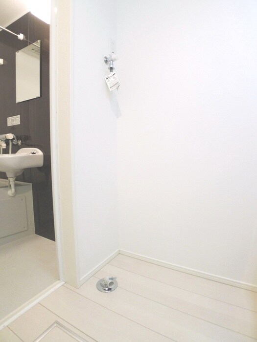 物件内観写真13　(洗濯機置場)