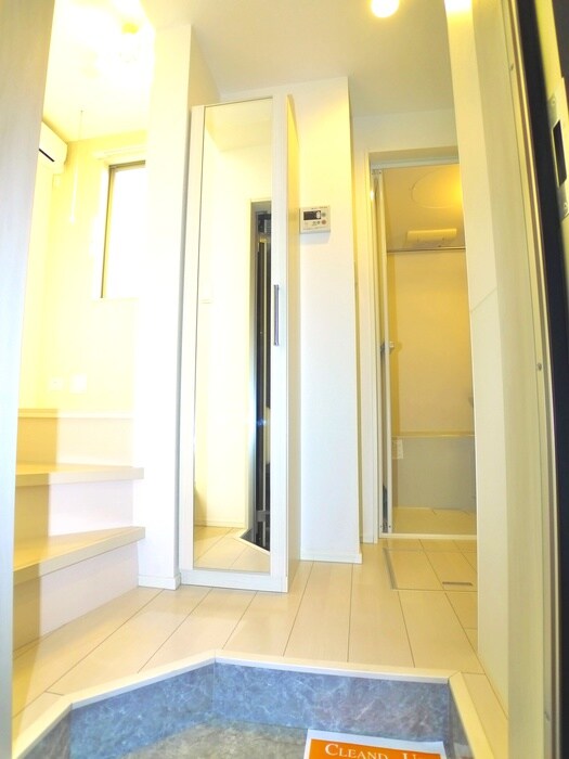 物件内観写真15　(玄関)