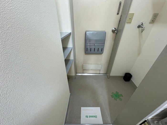 物件内観写真16　(玄関)