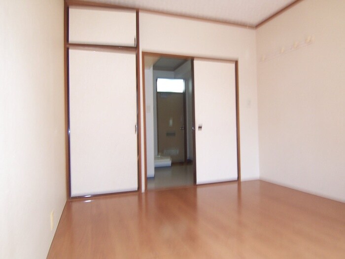 物件内観写真8　(居室)