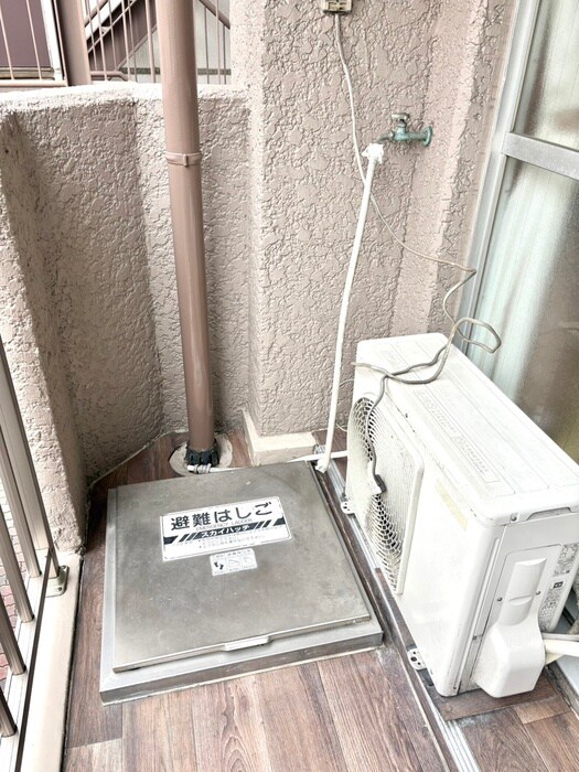 ファンシービル（302）の洗濯機置場