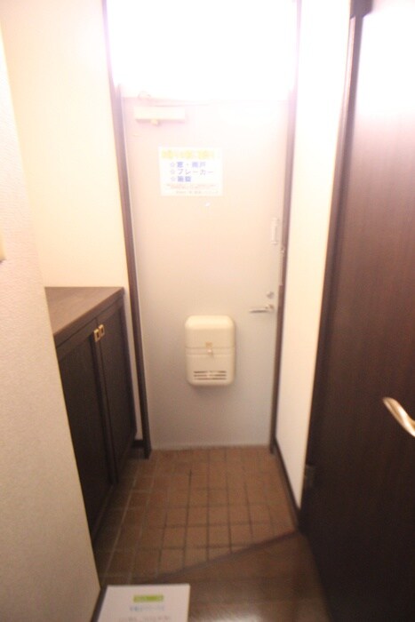物件内観写真7　(玄関)