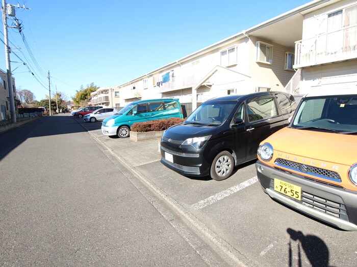 物件外観写真5　(駐車場)